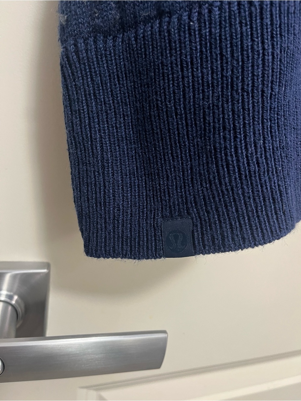 Lululemon Women's Merino Wool Blend Ombre Knit Textured Turtleneck in size 6 - Picture 11 of 14